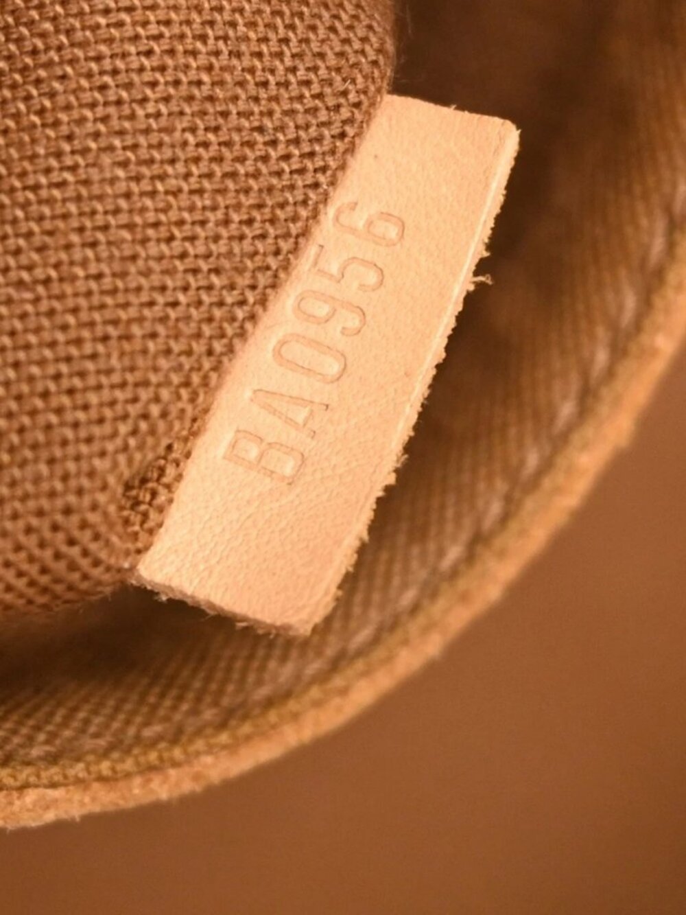 LOUIS VUITTON ALMA HANDBAG MONOGRAM - Picture 11 of 11